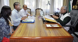 The Governor of Arunachal Pradesh Shri P.B. Acharya with the member of Arunachal Network of Positive at Raj Bhavan, Itanagar on 23rd August 2017.